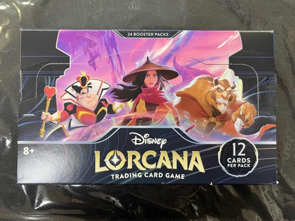 画像1: Disney Lorcana「Rise of the Floodborn」(1BOX・24パック入)[Disney Lorcana(ロルカナ)新古品] (1)